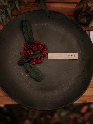 Matt bkack plate